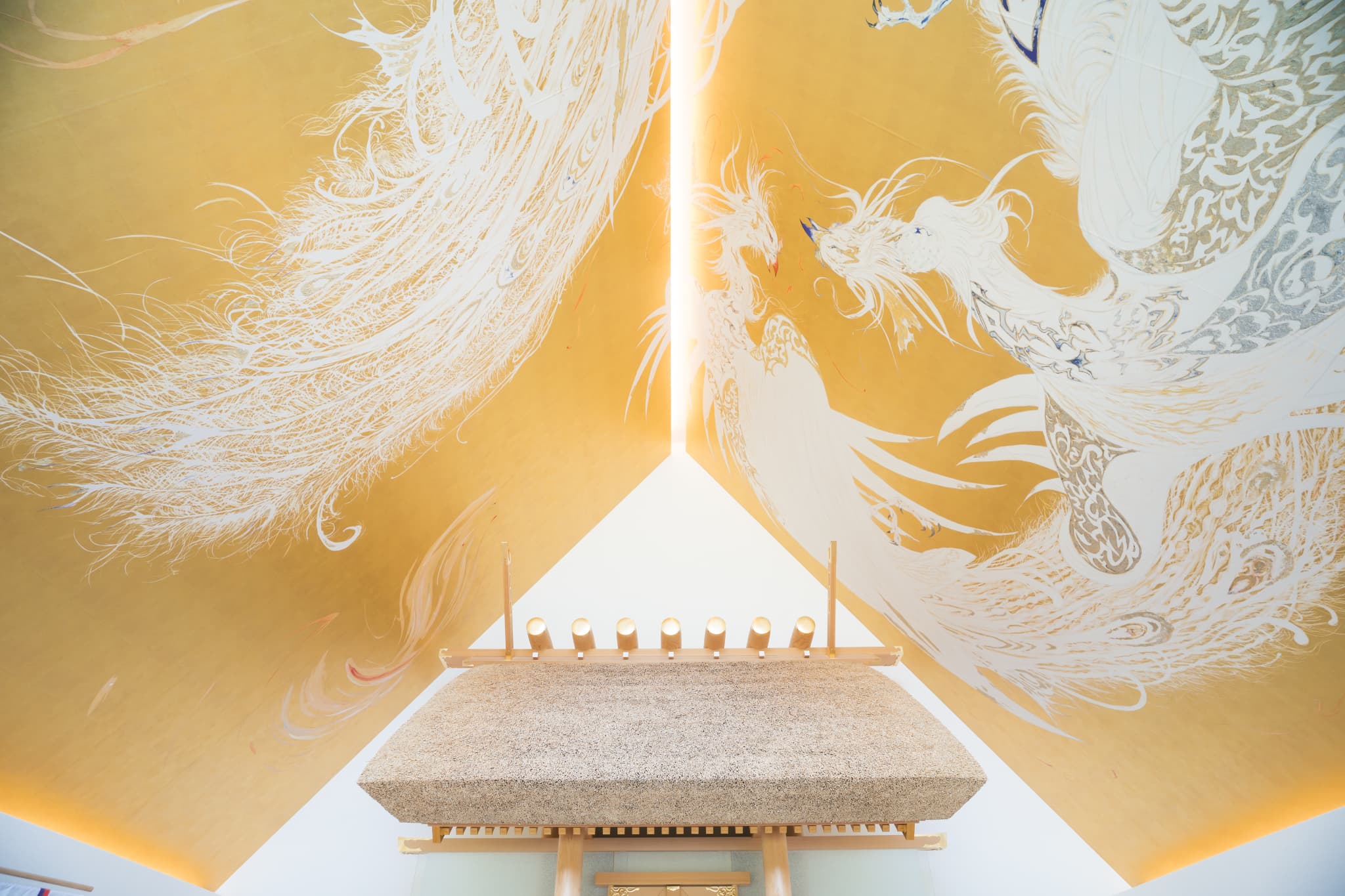 過去からではなく、未来から飛来した鳳凰が描かれた天井